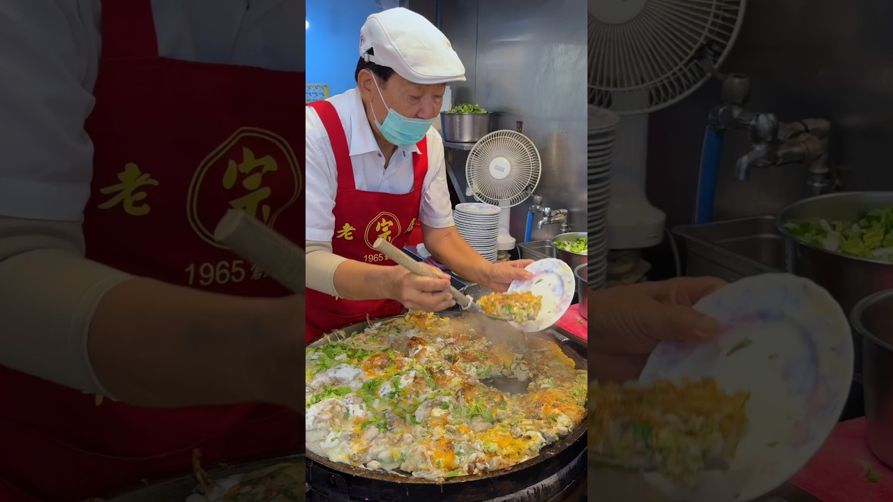 The most famous oyster egg omelette in Taipei, Taiwan!