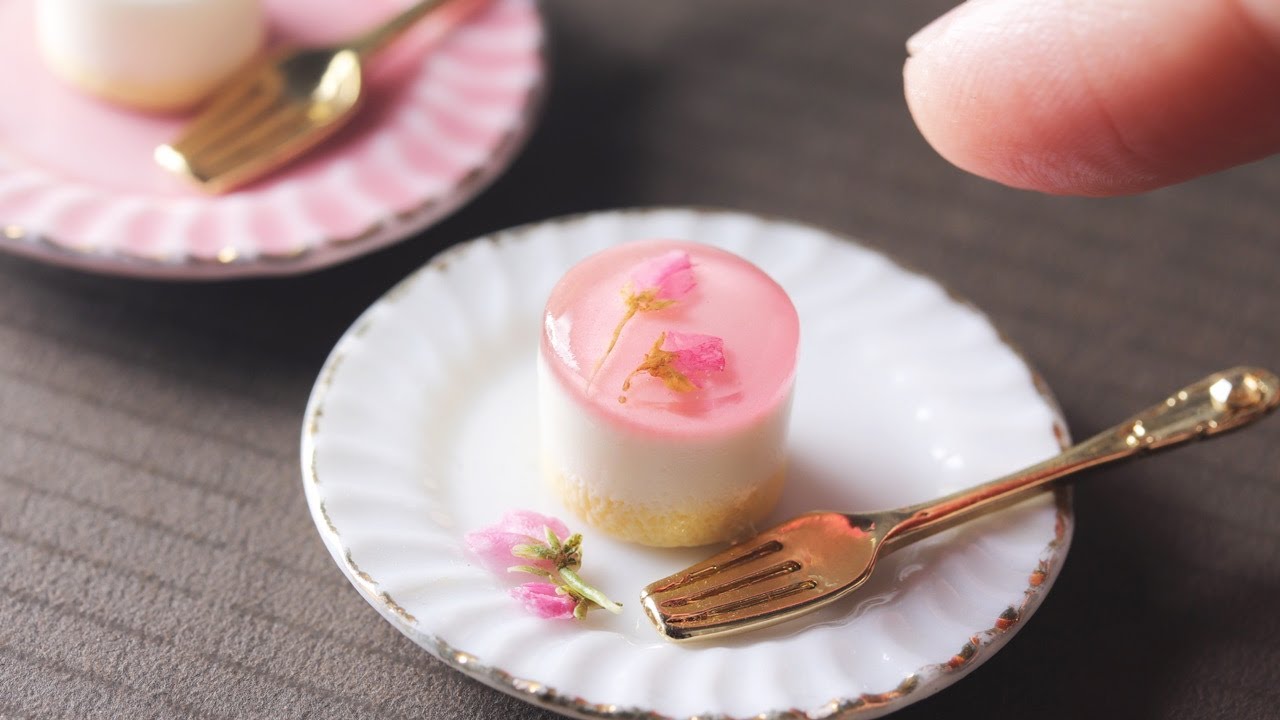 (There are subtitles)桜のレアチーズケーキのミニチュアを樹脂粘土とレジンで作りました　How to make miniature food.
