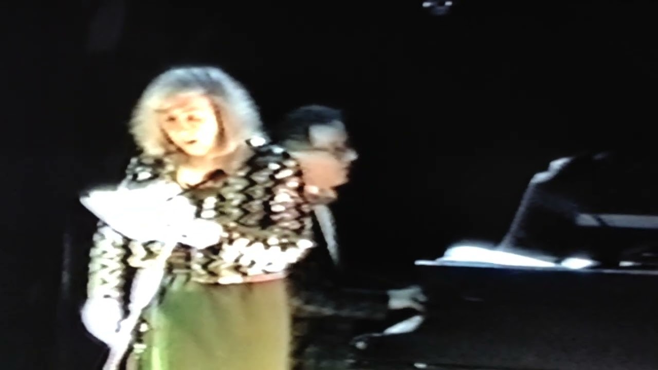 Olga Marie Mikalsen..  Amatøropptak frå Ulstein samfunnshus 1988