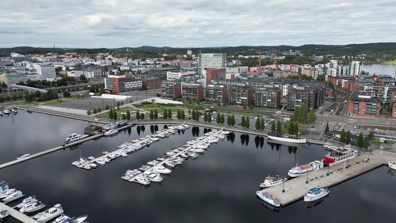 🚤 The Summer Spirit: Approaching Lutakko Harbor in daylight