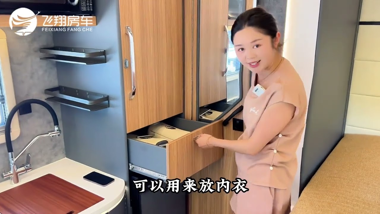 老哥，您定制的福特 T8 房车已竣工！先开窗散味，带您直击实车惊艳现场#福特t8福特v363 #飞翔房车 #dou是好车 #汽车知识 @飞翔房车工厂