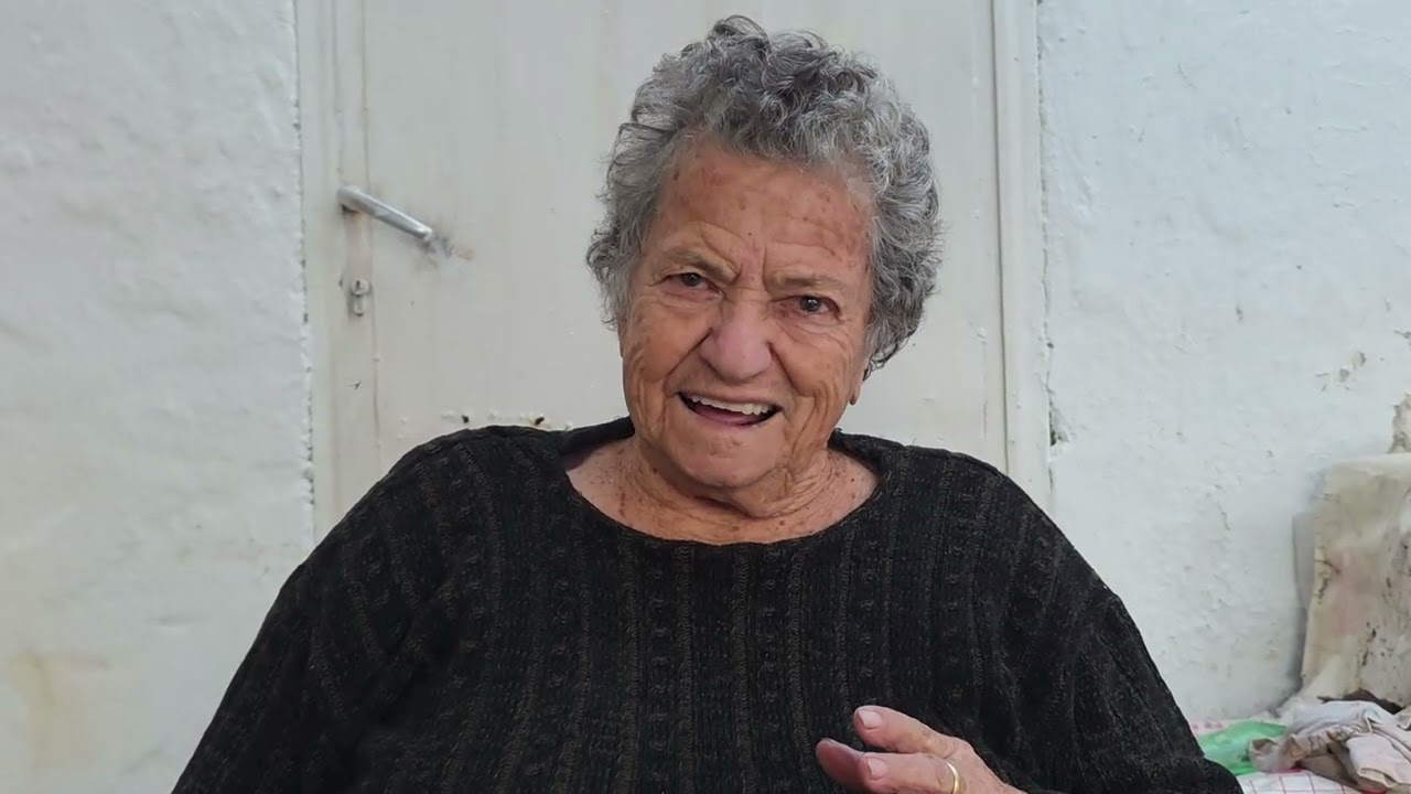Με την  γιαγιά μου την Ευγενία πηγαίνανε μαζί στο τρύγος θυμάται η Βασιλεία του Μανώλη του Καντάφι 
