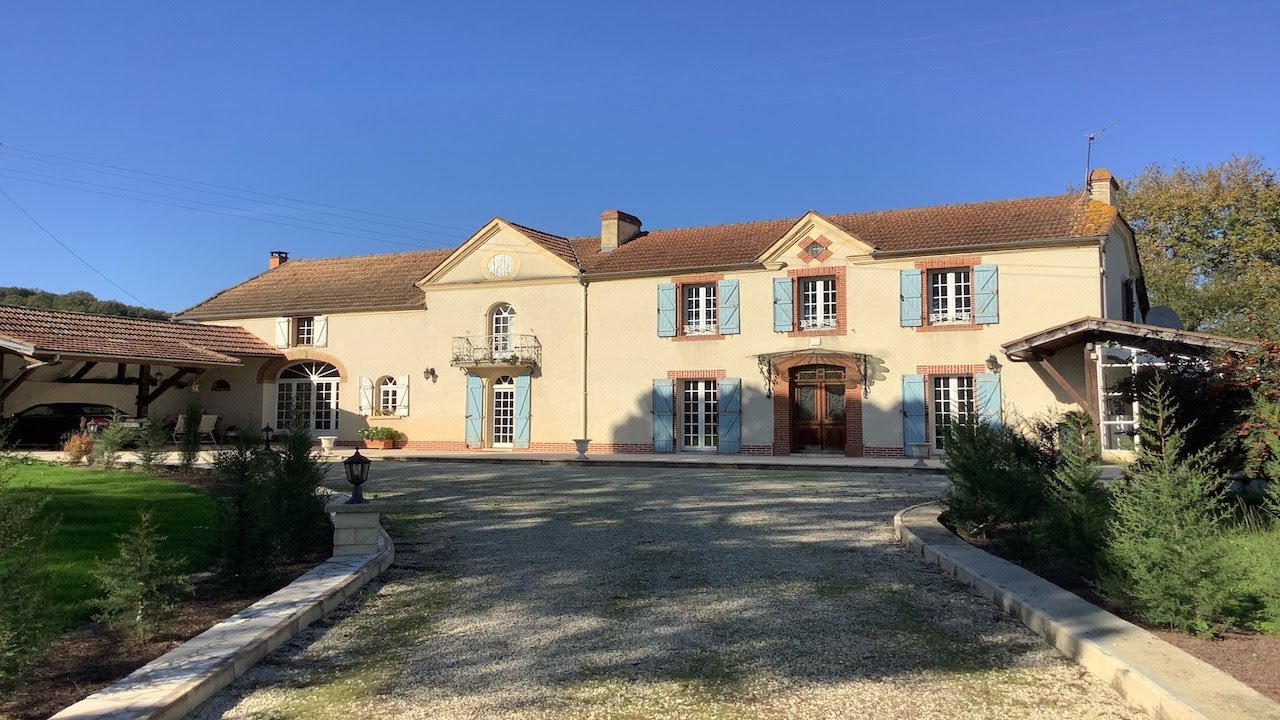 A Classic French Manor House with an Elegant Symmetrical Fa&ccedil;ade | French Character Homes