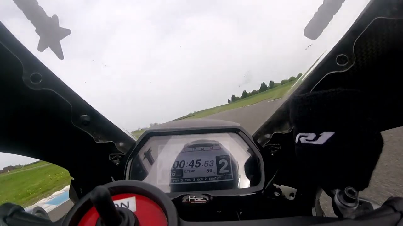 1 tour en 1'30 au circuit de Bresse, 7 avril 2024, Yamaha R1