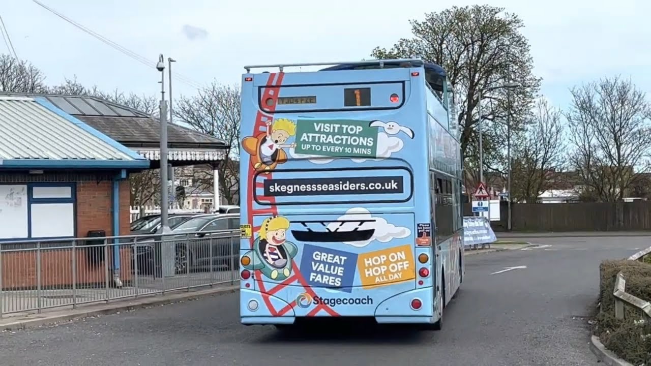 Rolly The Seasider having issues at Skegness Bus Station (14/04/23)