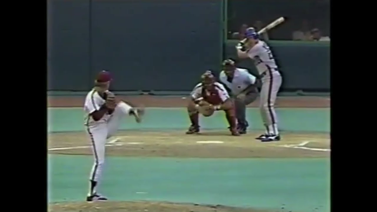 PHI@NYM: Kevin McReynolds’s RBI single gives the Mets a 5-2 lead (1987)