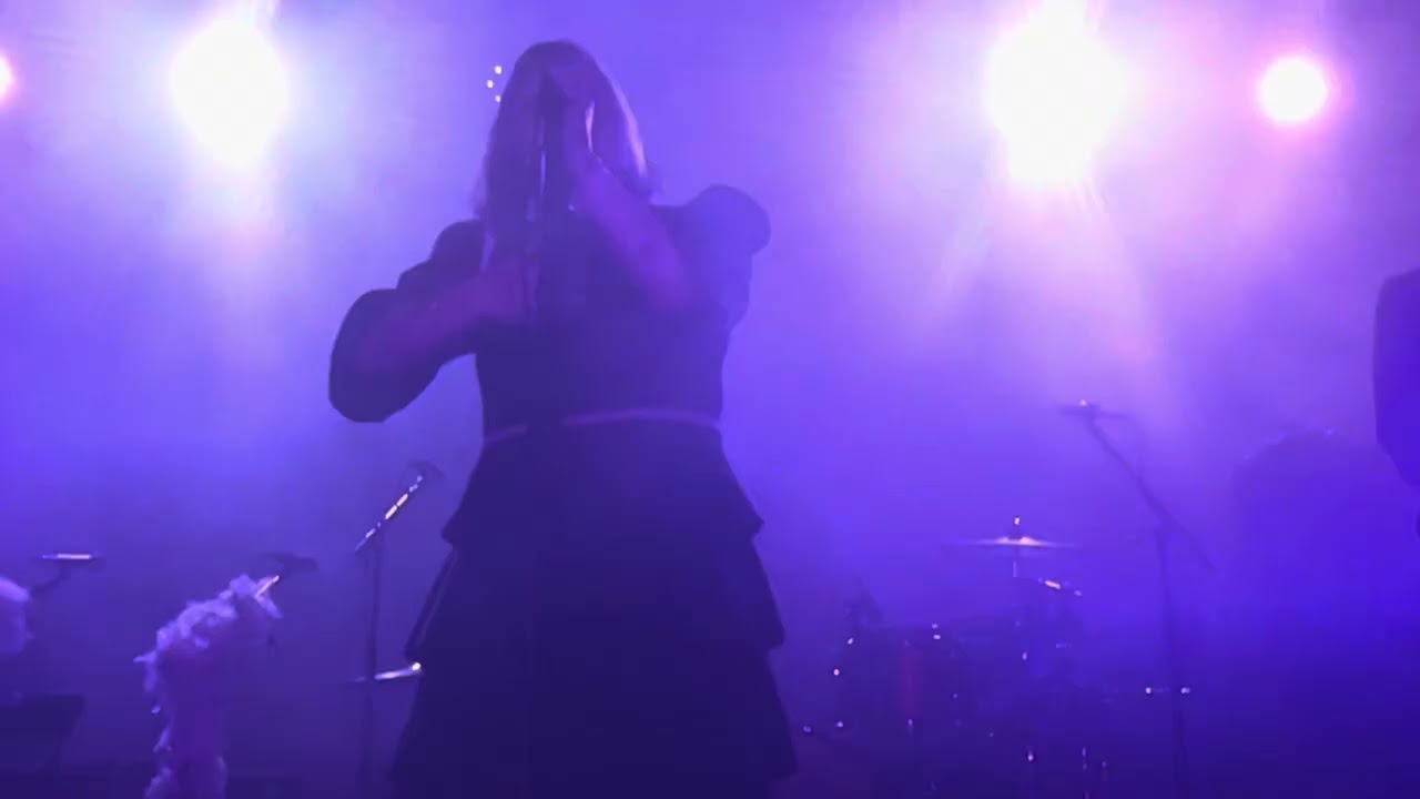 Rachel Goswell of Slowdive & Drab Majesty “Vanity” LIVE