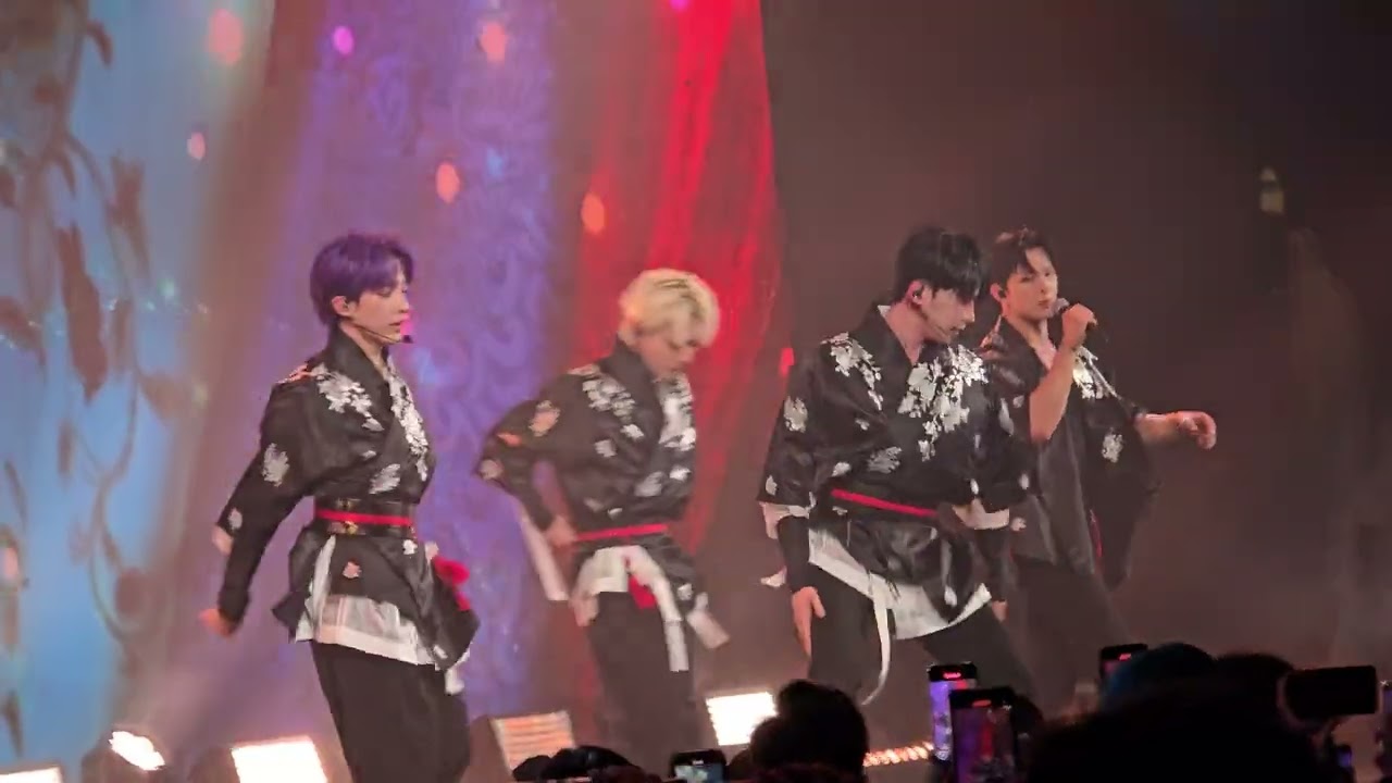 Oneus hour us same scent #kpop #concert #oneus #hourus #nyc #korea #korean #2025 