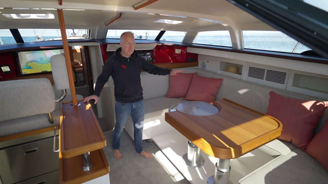 Pegasus 50 gimbaled settee improves comfort and reduces seasickness - Comfort