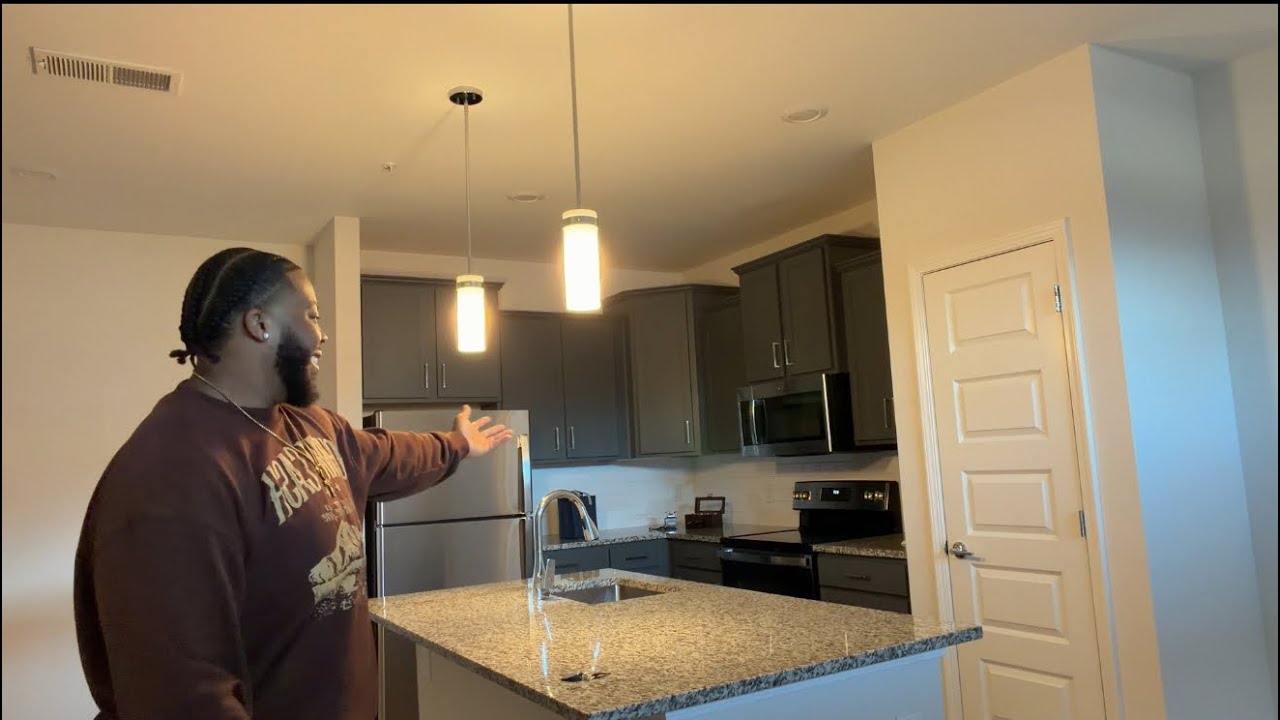I MOVED OUT AT 22 | EMPTY APARTMENT TOUR | ESSENTIAL SHOPPING
