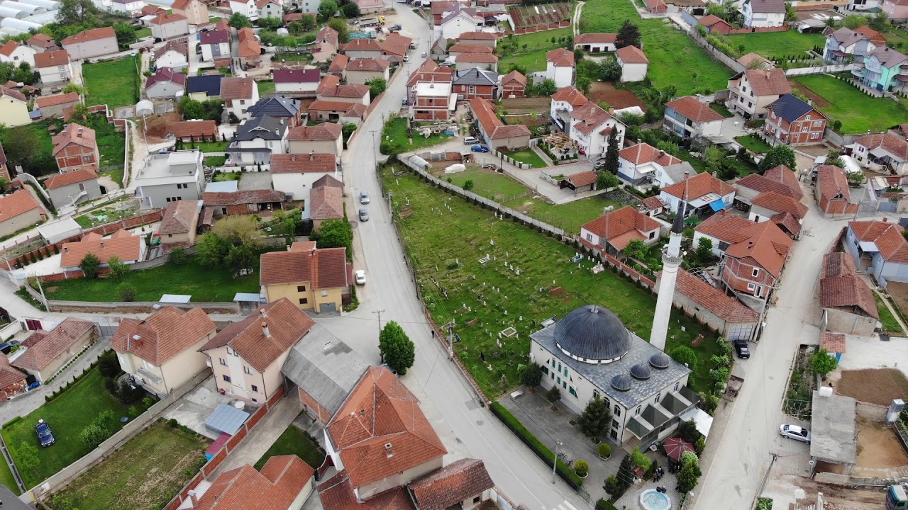 Xhamia e parë në hyrje te fshatit Rahovicë