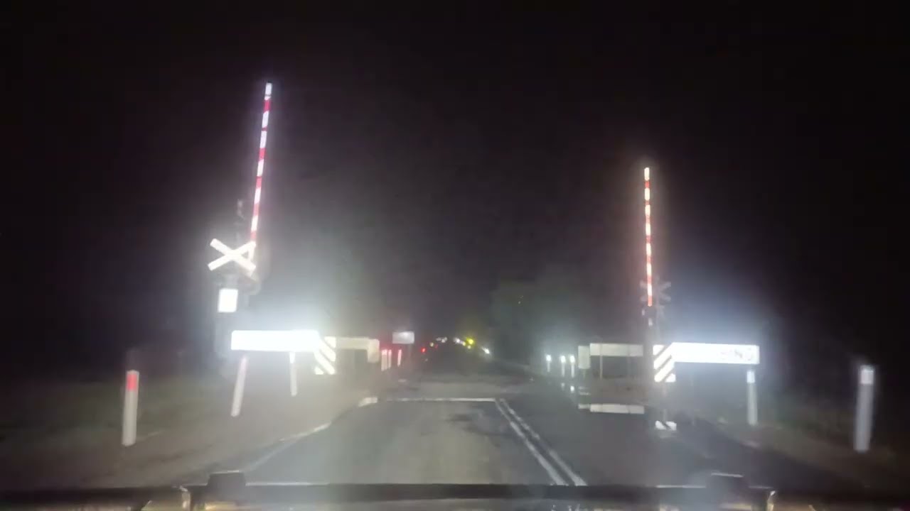 RAINY MONDAY NIGHT DRIVING HOME FROM WORK IN THE RIVERINA NSW AUSTRALIA 🦘