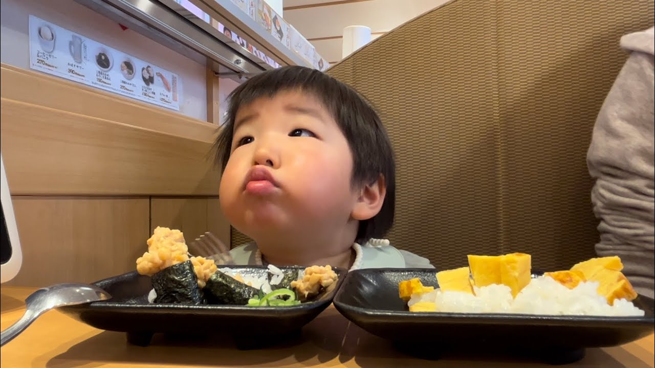 【2歳５ヶ月】かっぱ寿司で食べるりっくん［2 years and 5 months old] Rikkun eating at Kappa Sushi