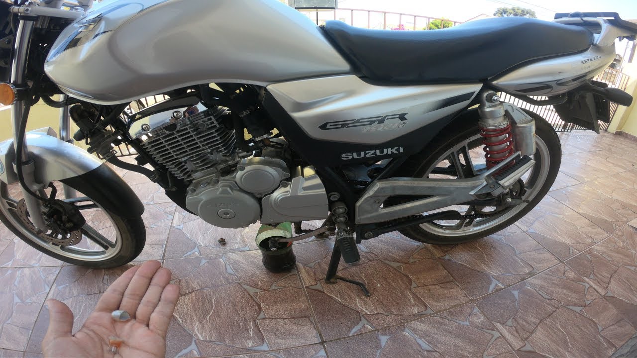 PRIMEIRAS IMPRESSOES DA SUZUKI GSR 150i E TROCANDO ÓLEO DE MOTOR