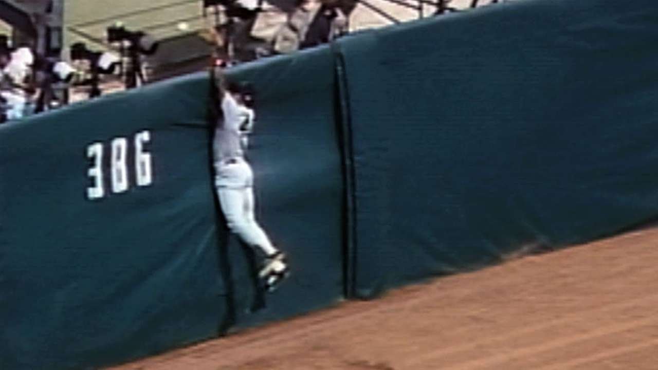 ALCS Gm5: Grich's homer tips off Henderson's glove