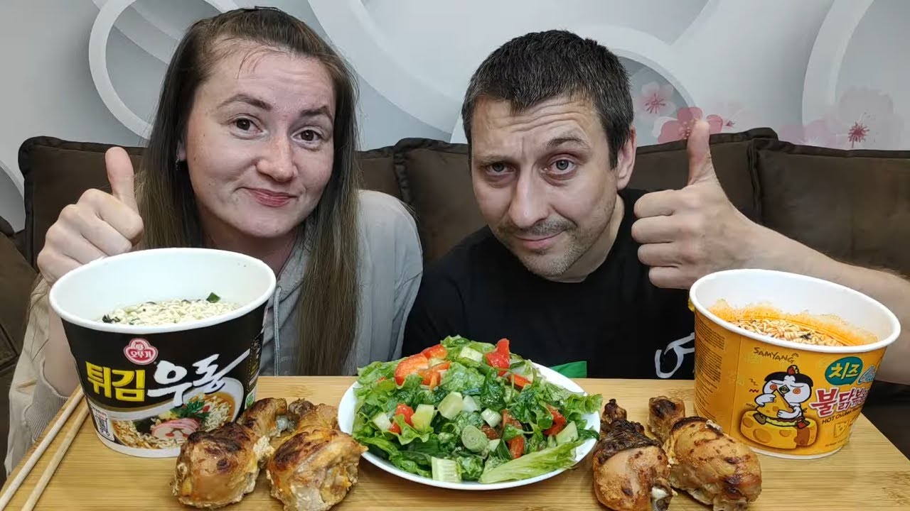 МУКБАНГ КОРЕЙСКАЯ ЛАПША С КУРИНЫМИ НОЖКАМИ | MUKBANG NOODLES AND CHICKEN LEGS #мукбанг