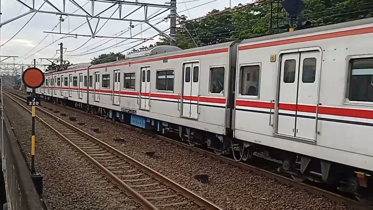 KRL TM 6020/6120 Berangkat Stasiun Cikini