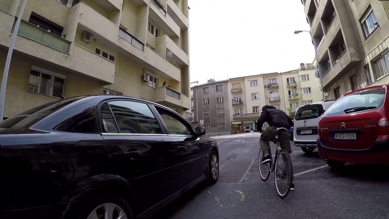 Bring&aacute;s eldobja a kulcsot - Budapest, Fazekas utca - 2019.05.21
