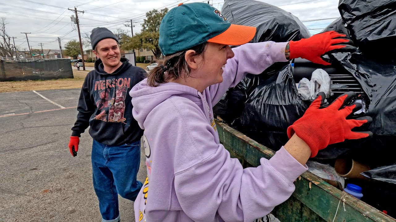Dumpster Diving Before the Winter Storm Hits!
