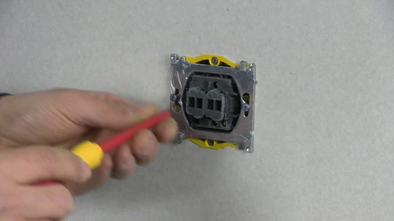 Comment remplacer un interrupteur unipolaire par un variateur universel Bticino?
