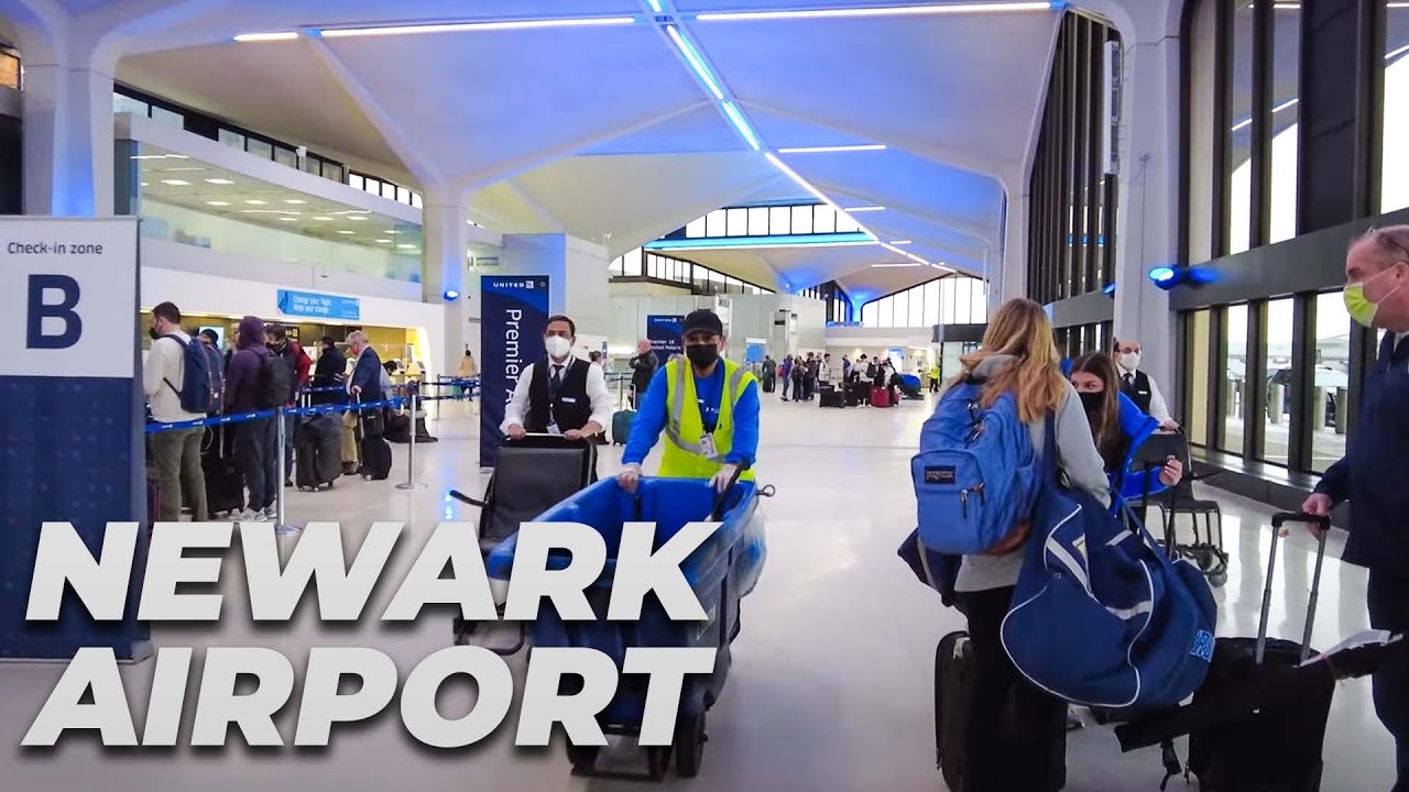 Прогулка по терминалу C международного аэропорта Ньюарк Либерти (EWR) в феврале 2022 года