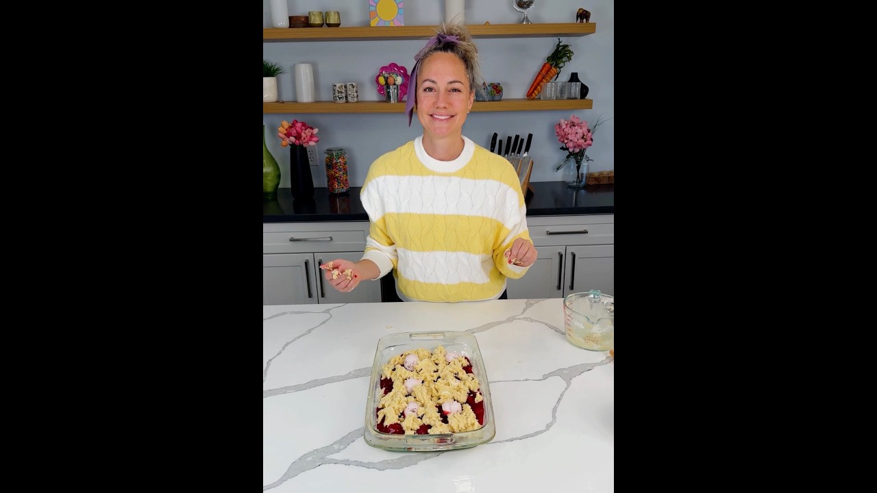 The Strawberry Dump Cake Everyone Is Obsessed With