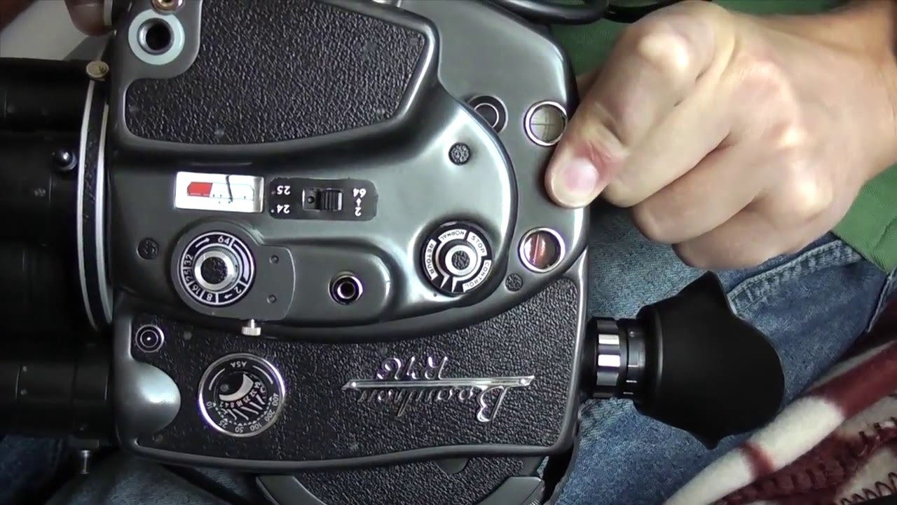 Film laden in eine Beaulieu R16 Kamera