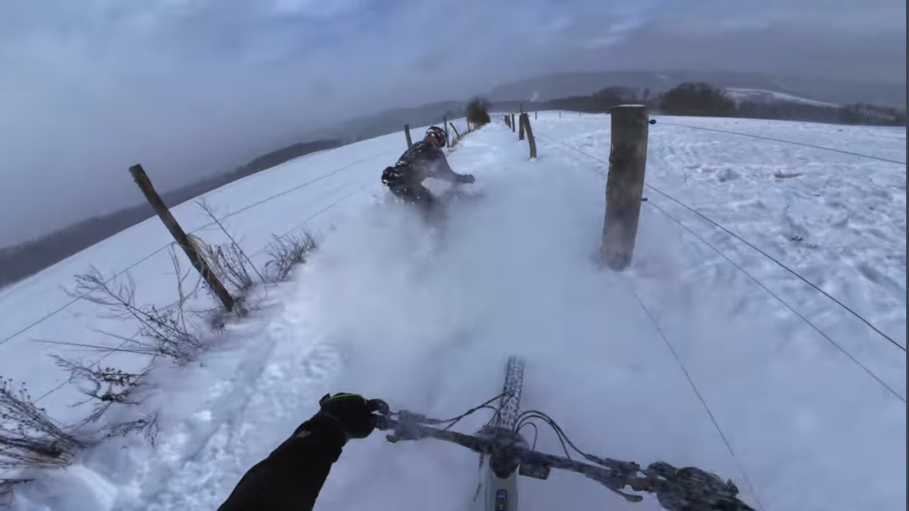 Snowhub: EXTRÉMNÍ ZÁVĚJE a nekonečný prašan!