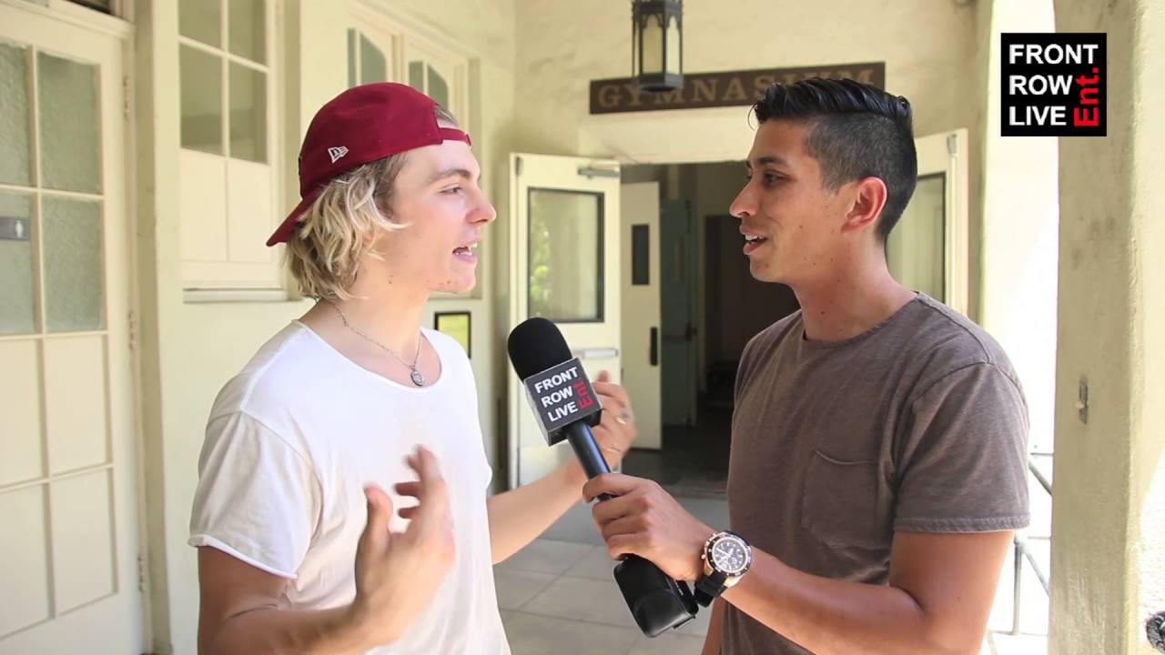 Ross Lynch, Sabrina Bryan, Mario Lopez & J. Elaine Marcos star in ‘A Chorus Line’ at Hollywood Bowl