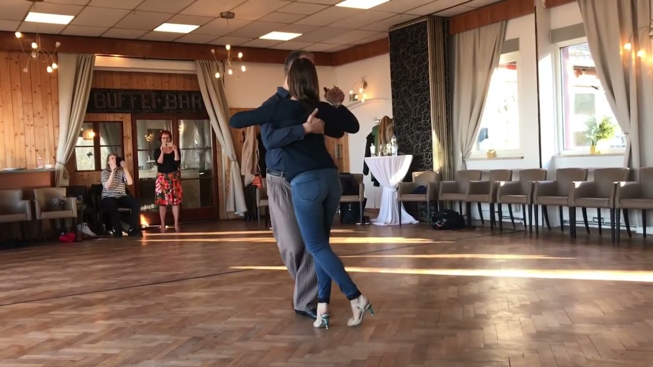 Class Demo „Milonguero Stil“ mit Susanne & Rafael in Stuttgart