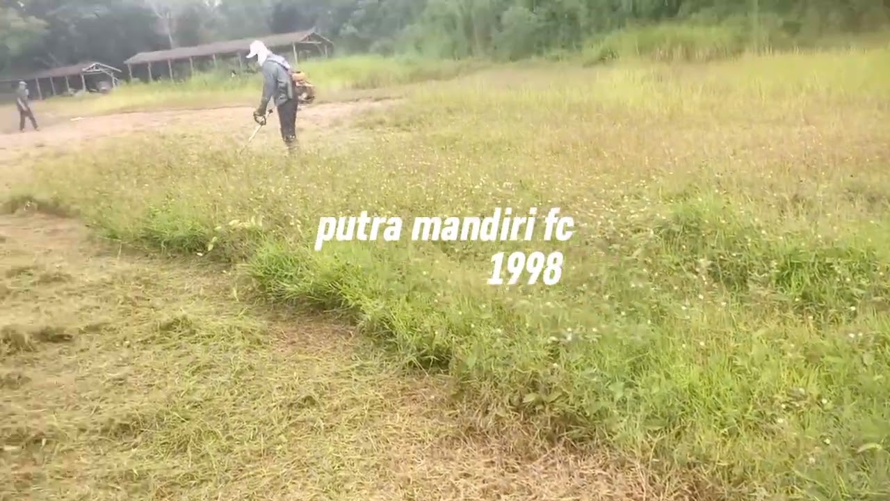 Hari ketiga pemotongan Rumput di Lap.Sgpm warung buah