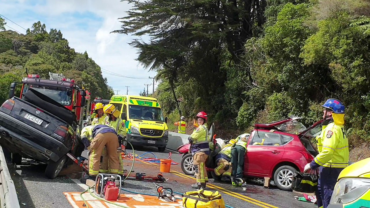 Westpac Helicopter landing on road, Head on crash dome valley, Auckland.