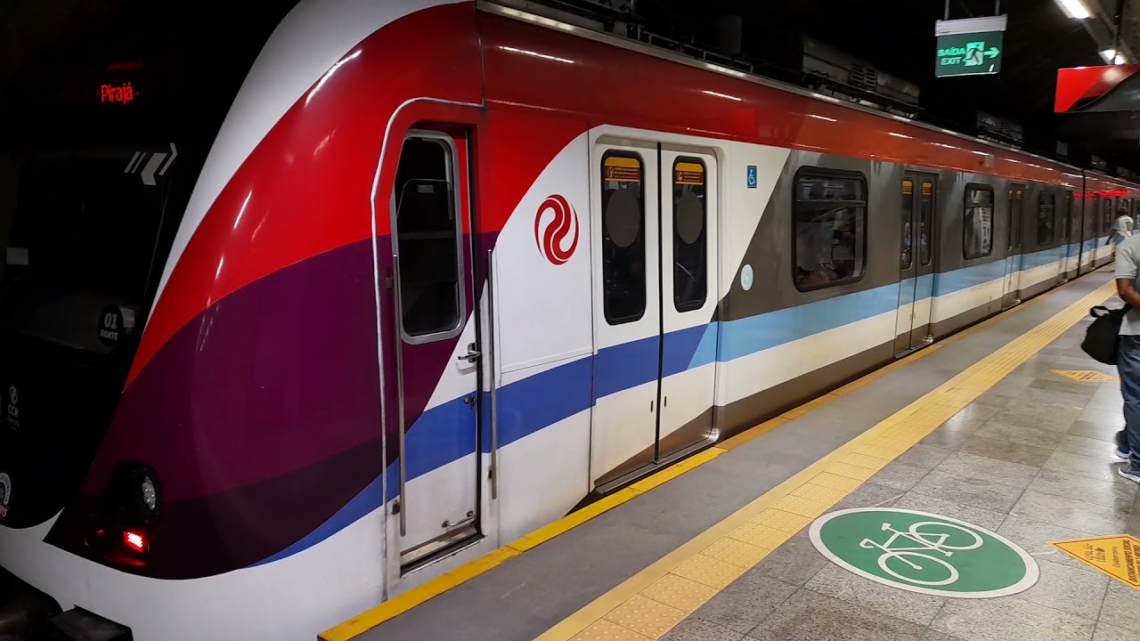 Movimento dos trens na estação campo da pólvora