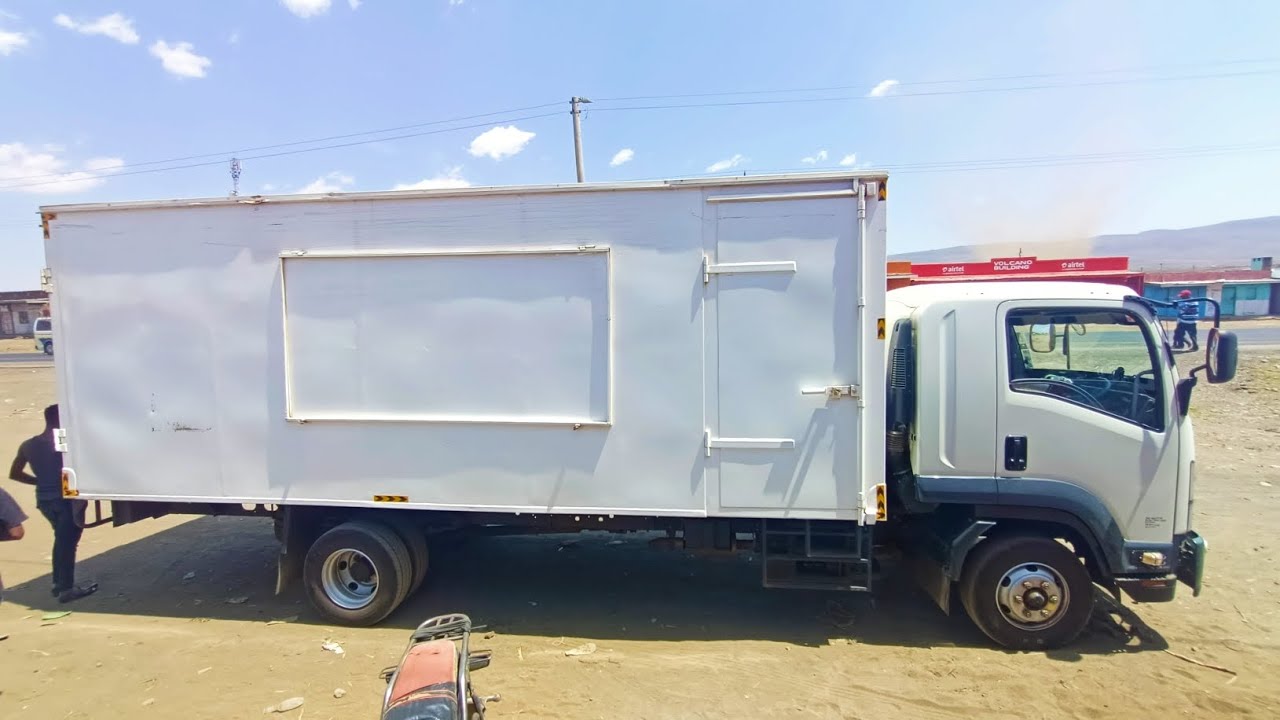 Pov Truck driving Isuzu frr90