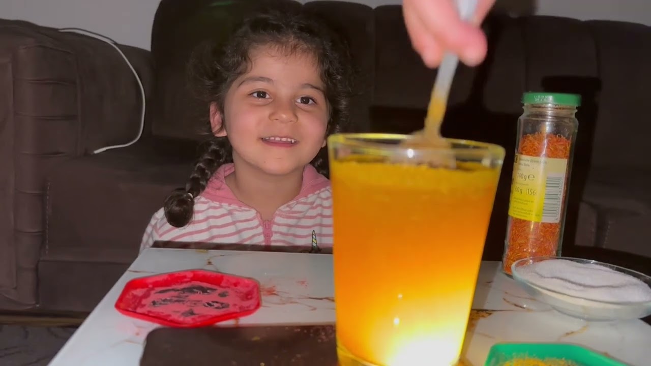 :“ندا ومحمود جربوا تريند الكركم مع جميع الأنواع 😂🔥 🌸✨ فوتوشوفوا الفيديو الأخير 😍🍋🥛🧡”
