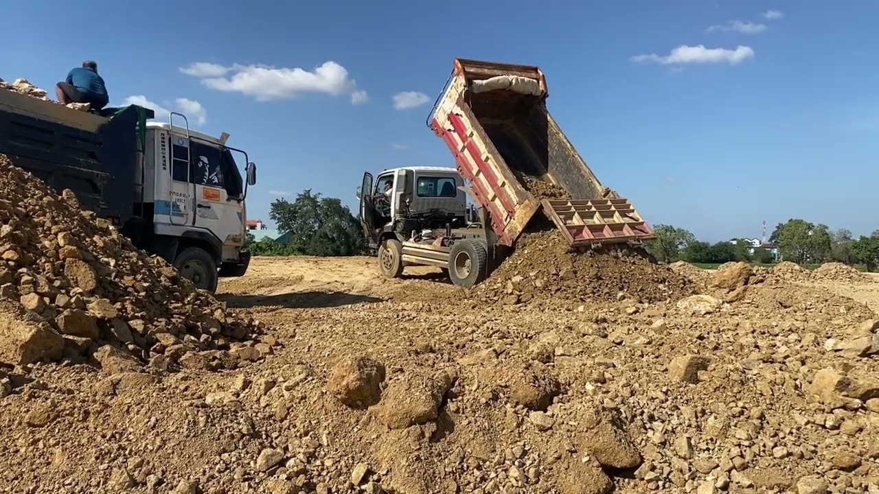 Warehouse construction plan Add more soil Working under extreme heat Dump Truck  Komatsu Bulldozer 