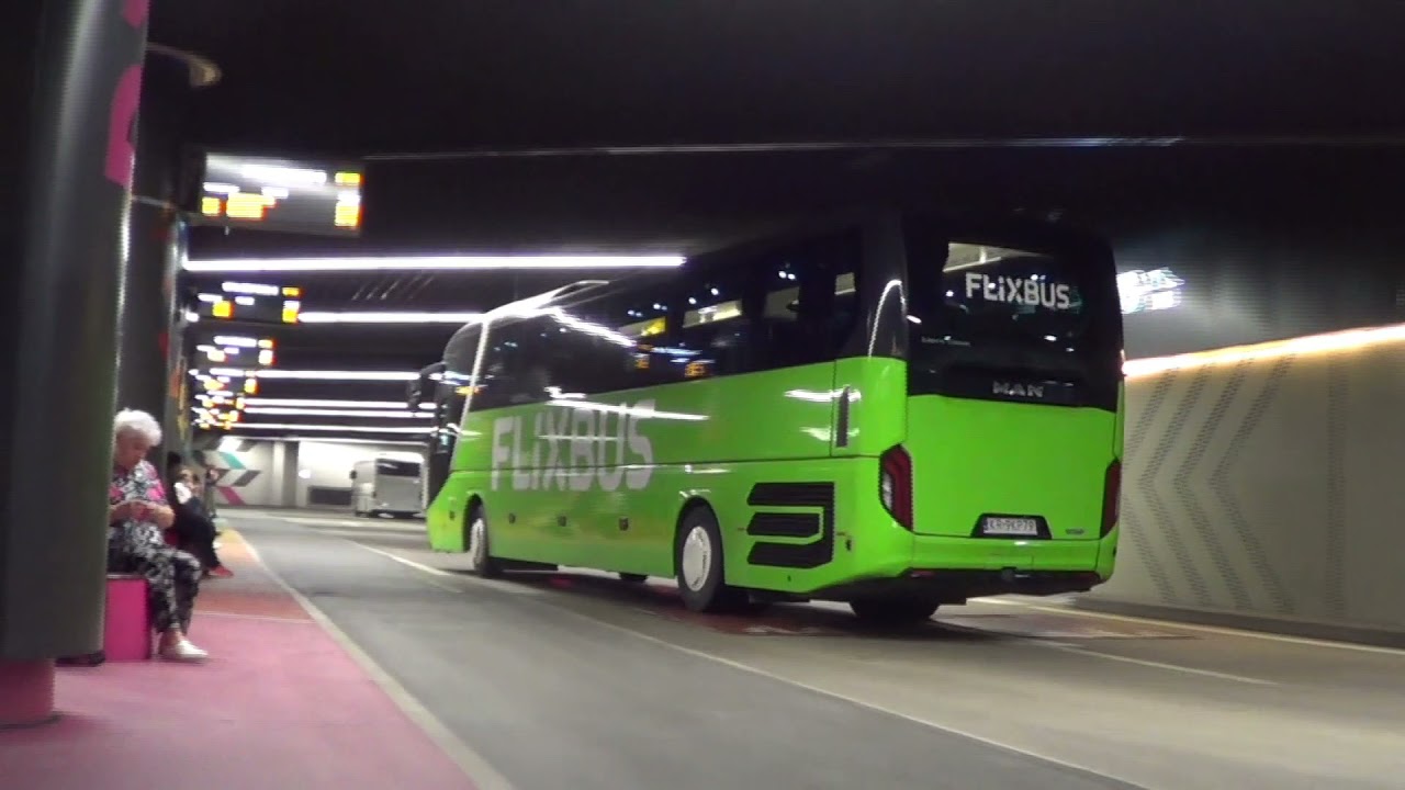 Autobusy na Wrocławskim Dworcu Autobusowym .