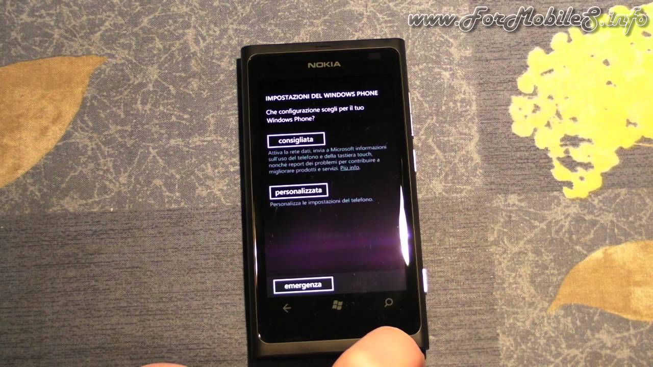 Nokia Lumia 800 - Inserimento micro SIM e prima accensione [NokiaLumiaDiaries]