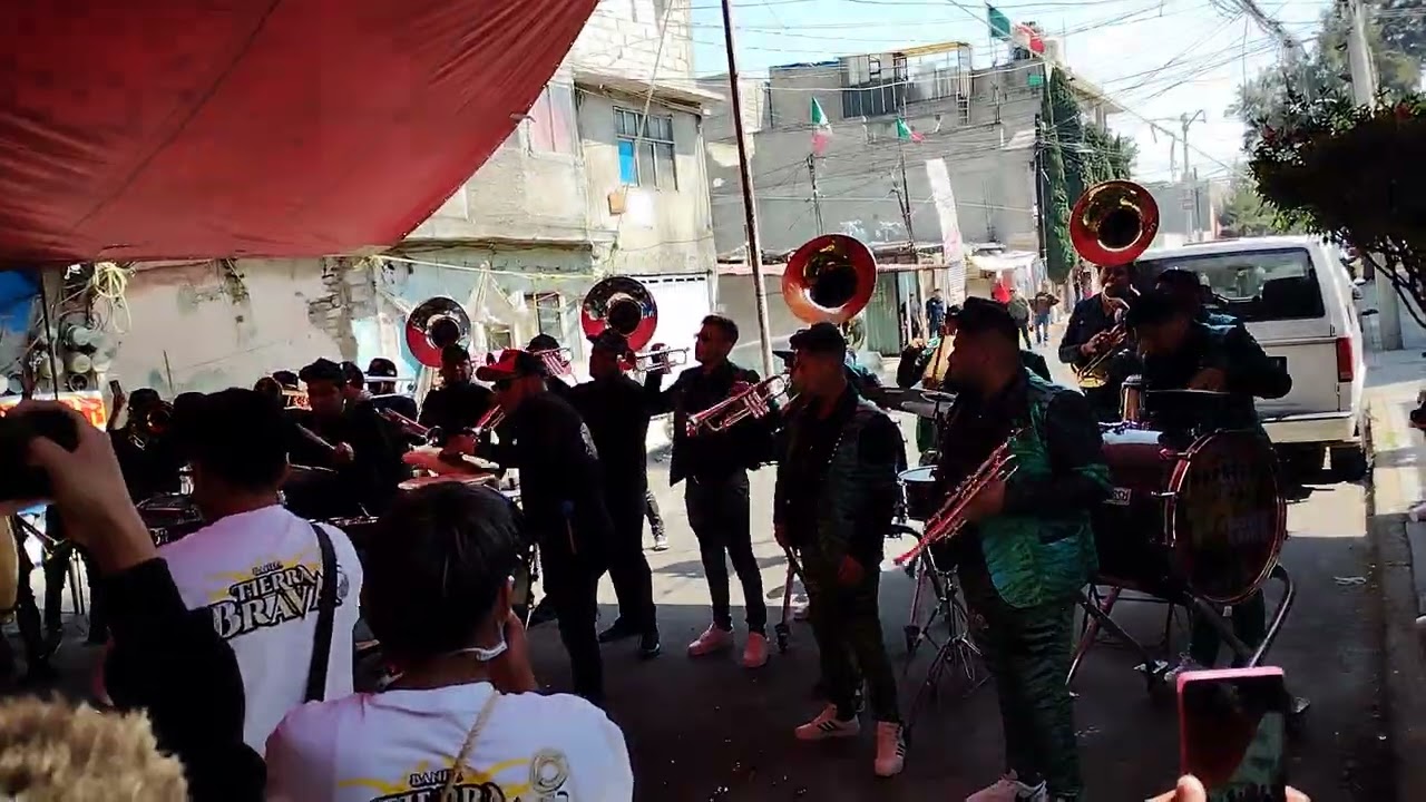 Banda Reyna De Oaxaca ft Banda Tierra Brava 