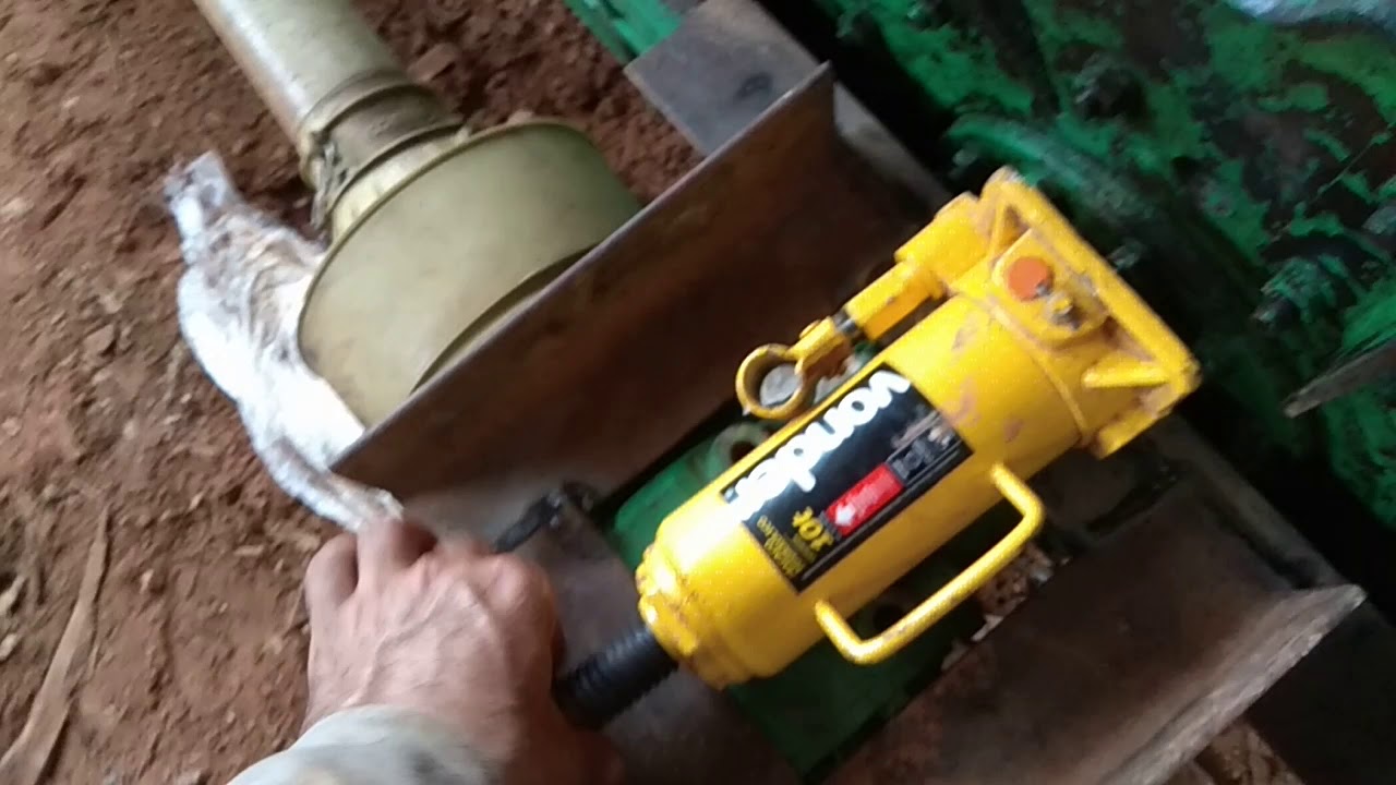 Como fazer ajuste do espaçamento da faca e contra-faca do rotor picador da ensiladeira JF C120