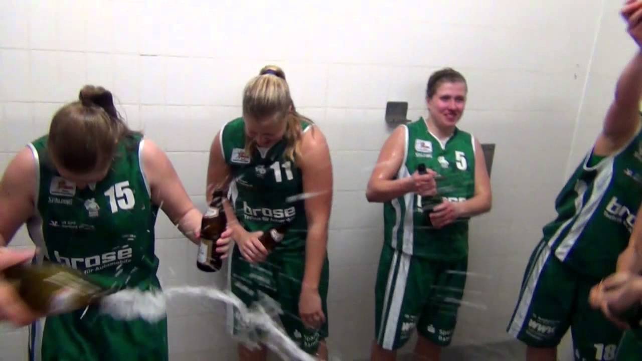 Damen der DJK Brose Bamberg feiern Klassenerhalt