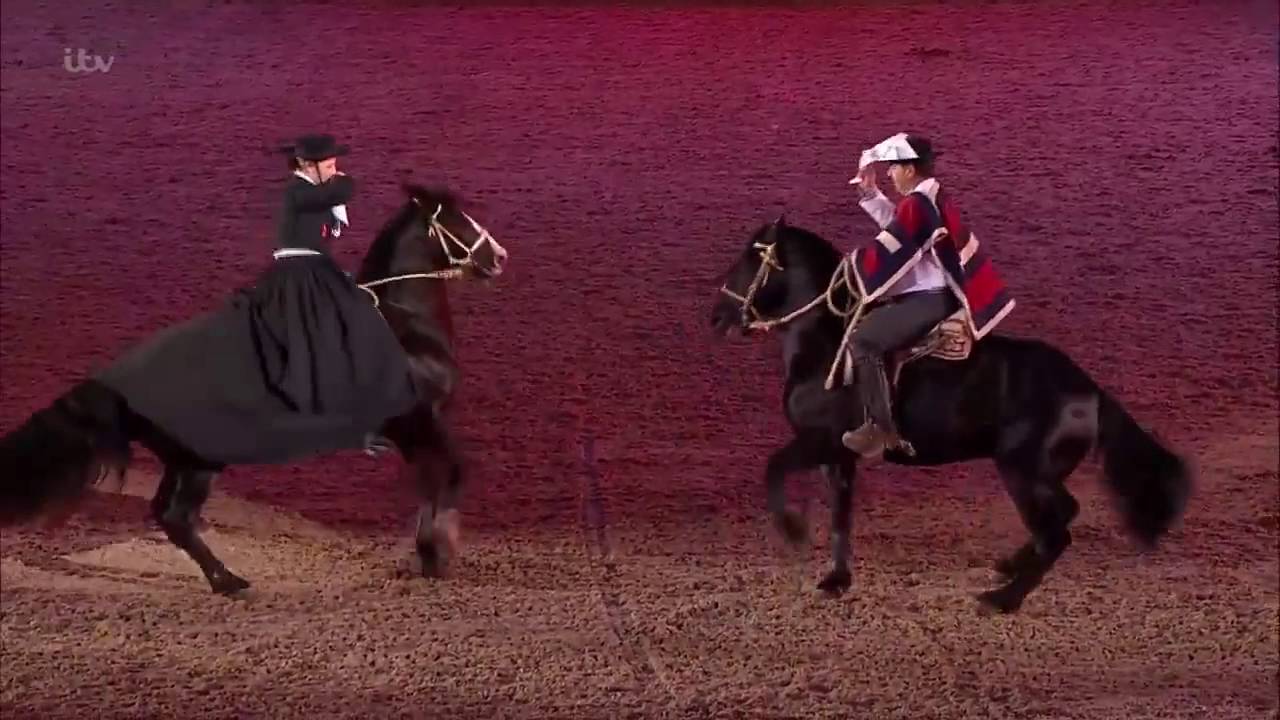 Palmas de Peñaflor en la clausura del 90 Aniversario de la Reina Isabel II