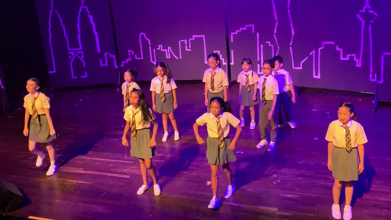 Matilda :: When I grow up : Naughty : Revolting children performance