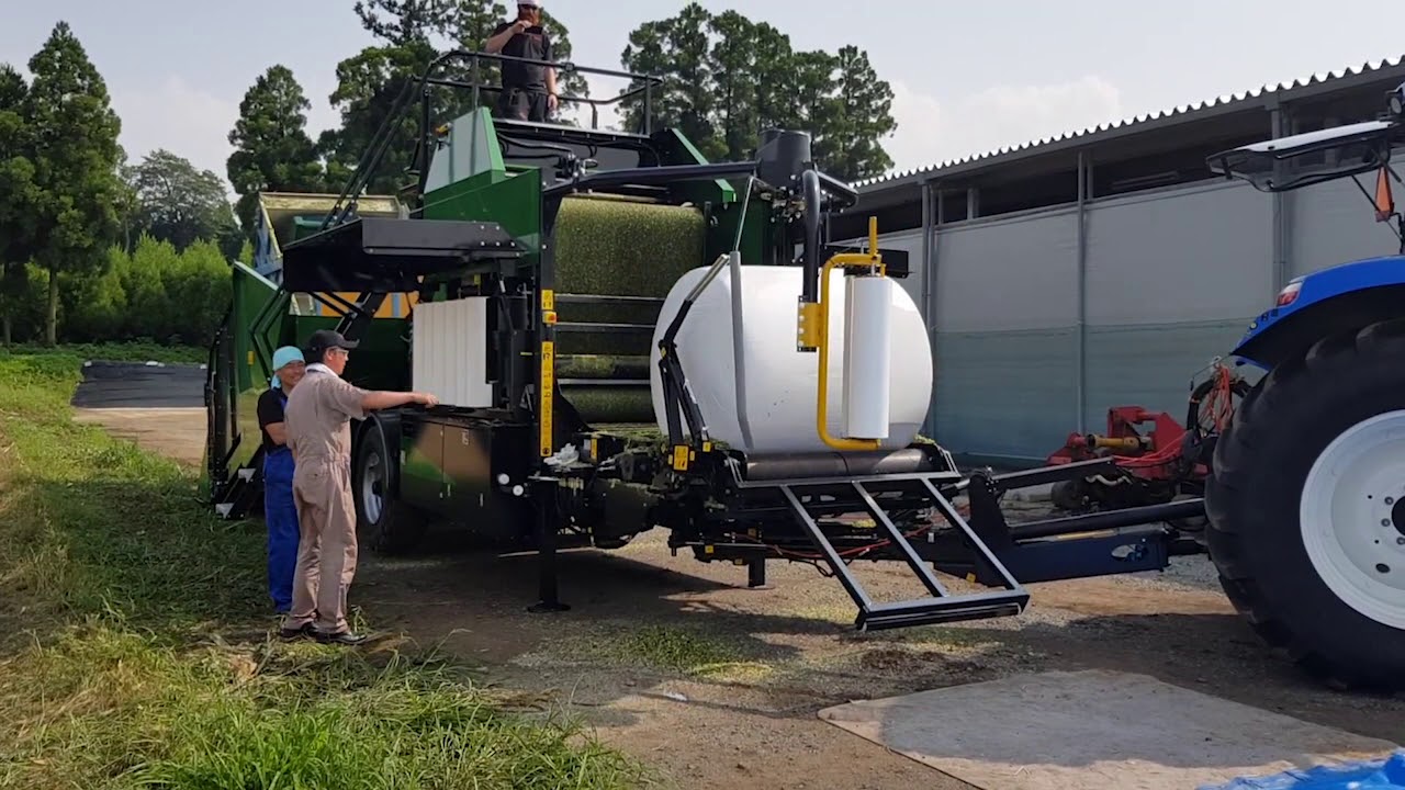 Baling maize/corn silage in Japan with the Orkel Dens-X Compactor