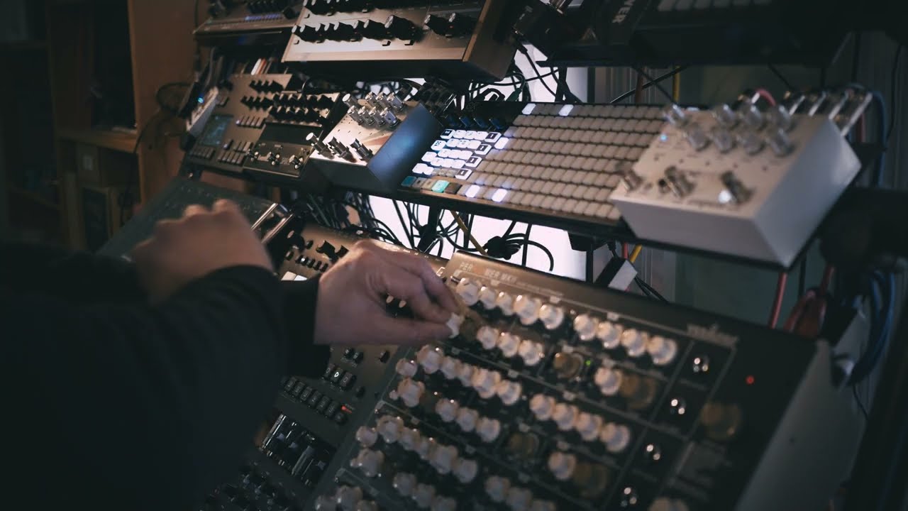 Adrift // (Perfourmer mk2, RYTM mk2; Peak; Oxi One; Model 1; Torso S-4, Empress, OTO BOUM)