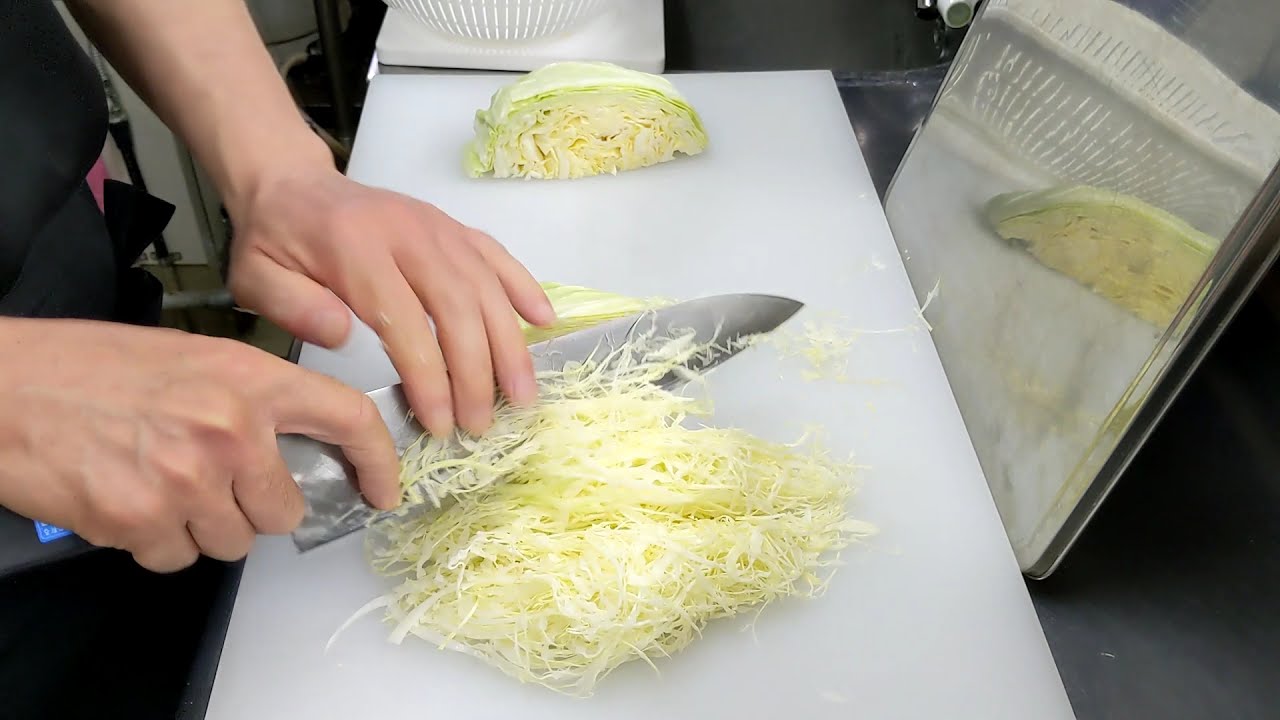 【２７cm両刃牛刀キャベツ千切り】キレッキレの包丁で高さの違うキャベツを高速千切り 極細ふわふわ美味仕上げ