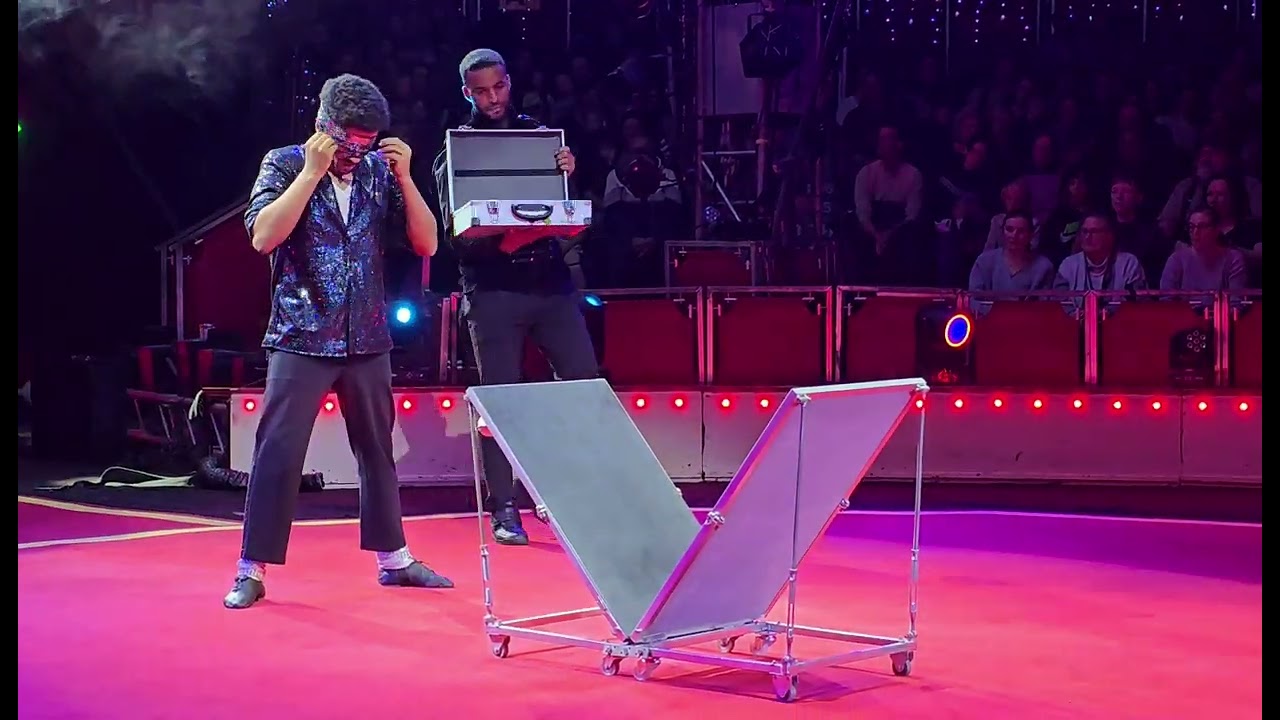 Solo Bounce Juggling Abrham Dereje  Christmas 2024/25  @Bonner Weihnachtscircus Germany