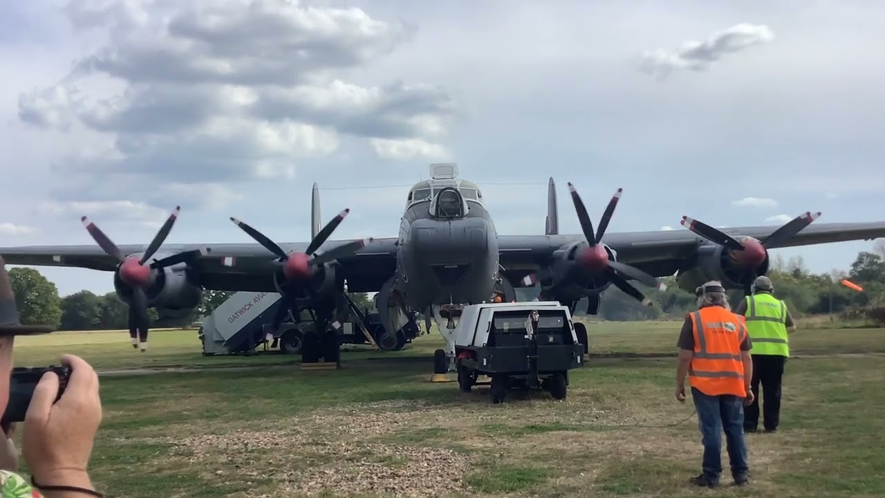 Gatwick Aviation Museum - Avro Shackleton WR982 engine run