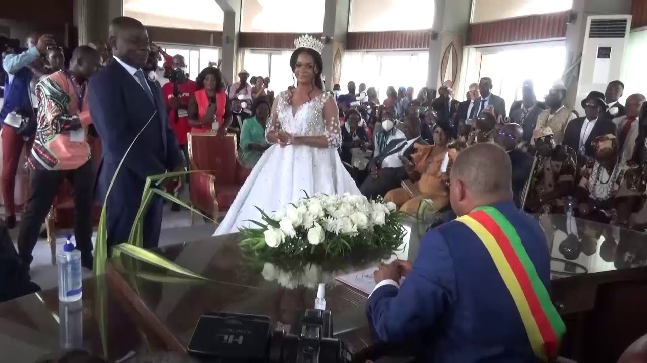 MÉLISSA ET JEAN PIERRE AMOUGOU BELINGA UNIS À L'ÉTAT CIVIL