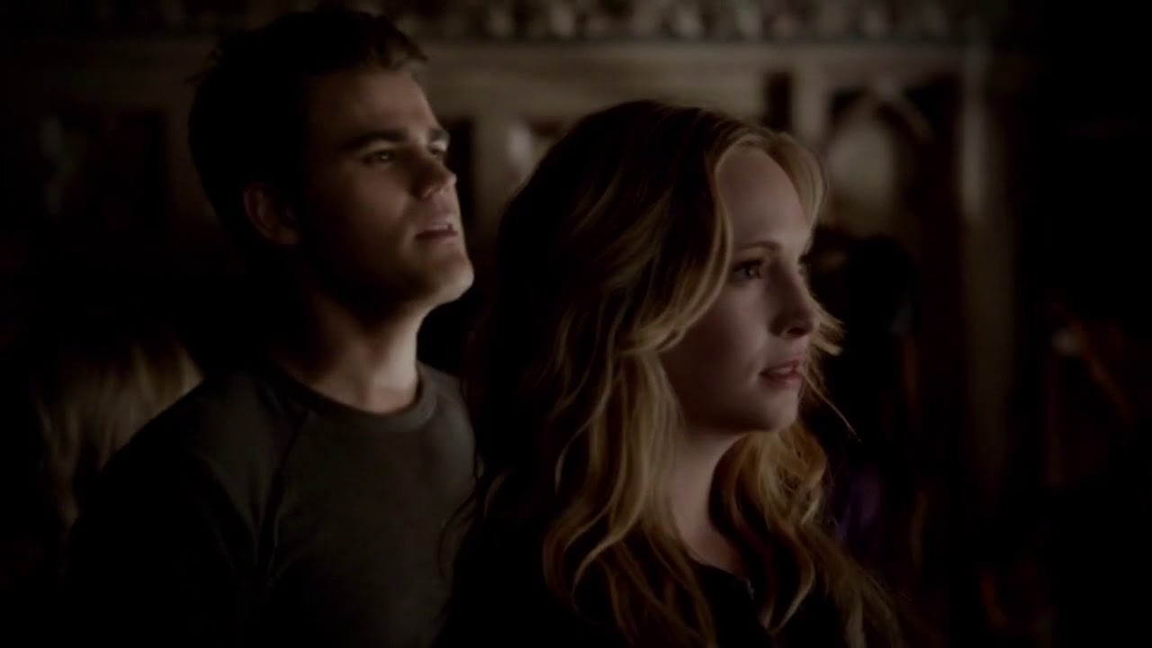 Stefan & Caroline - 4x16 #4 (Stefan grabs Caroline to dance)